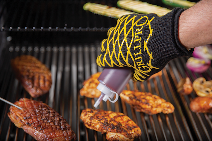 Man wearing Grilling gloves